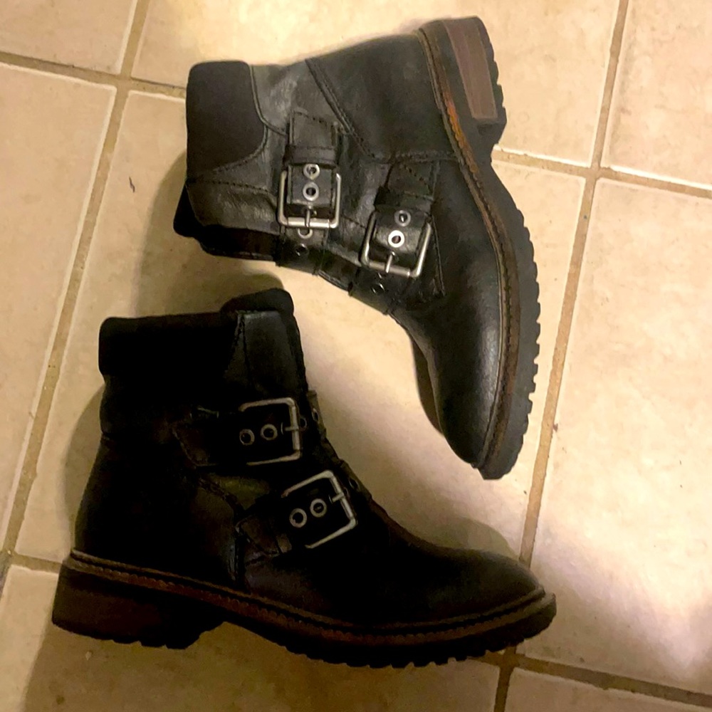 Black white mountain boots zipper strap new NO BOX